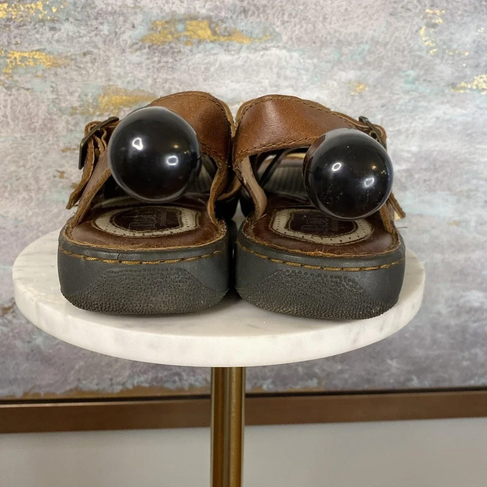 Born Sandals Mens Size 9 Brown Leather Fisherman Buckle Comfort Slip On H40716